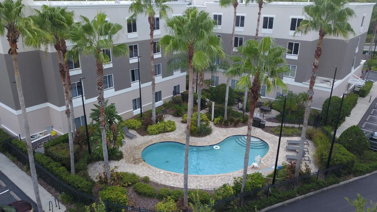 Holiday Inn Express And Suites Tampa I-75 At Bruce B. Downs, An Ihg Hotel Exterior photo