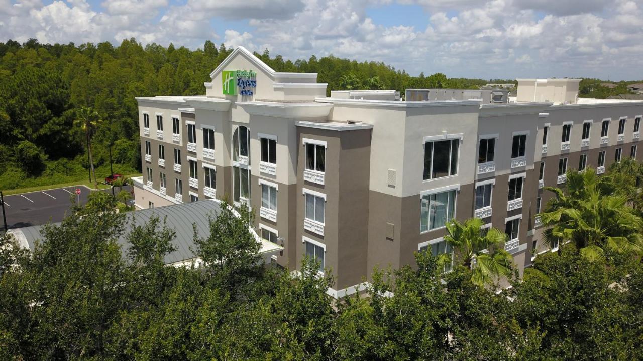 Holiday Inn Express And Suites Tampa I-75 At Bruce B. Downs, An Ihg Hotel Exterior photo