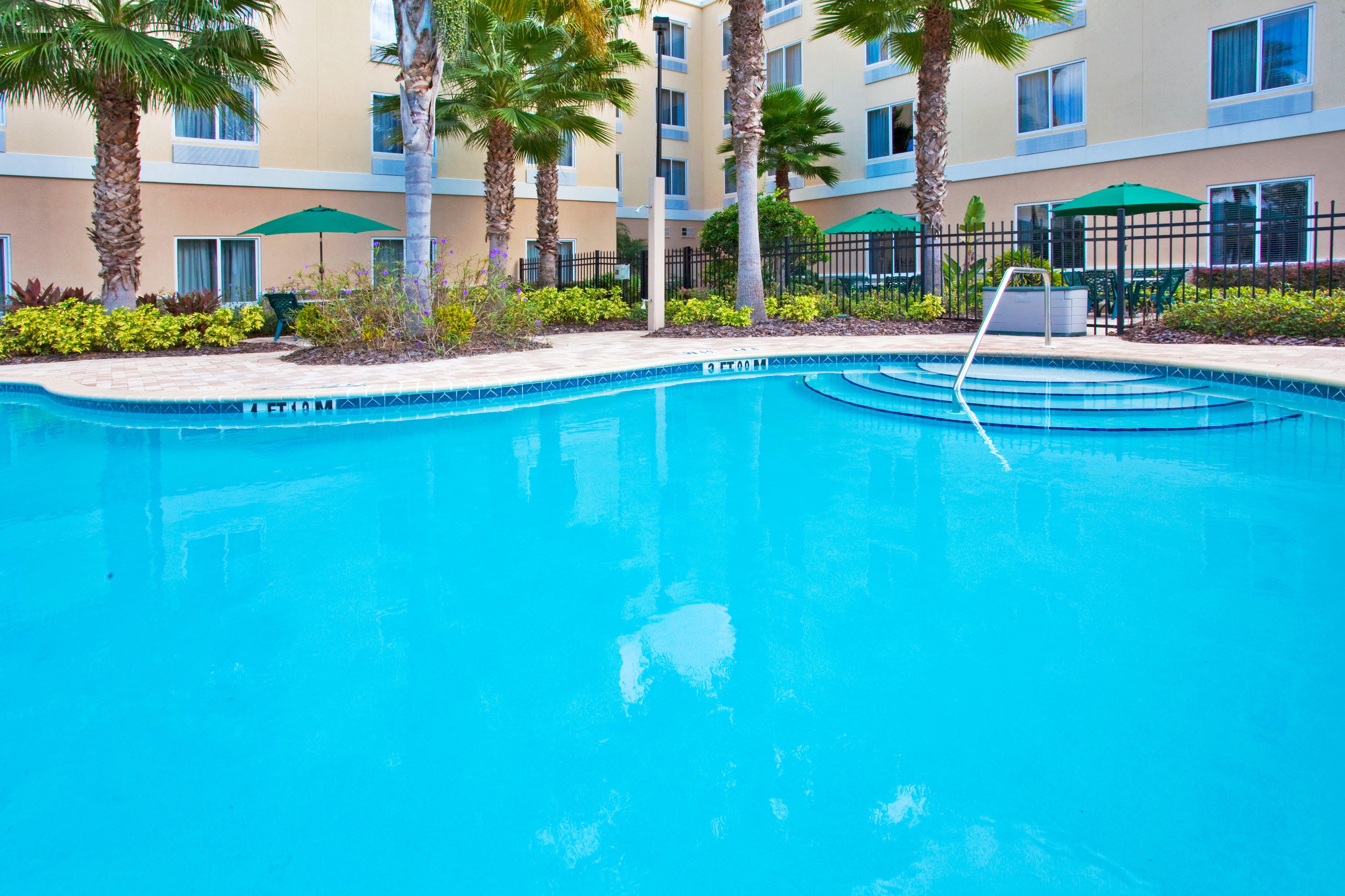 Holiday Inn Express And Suites Tampa I-75 At Bruce B. Downs, An Ihg Hotel Exterior photo