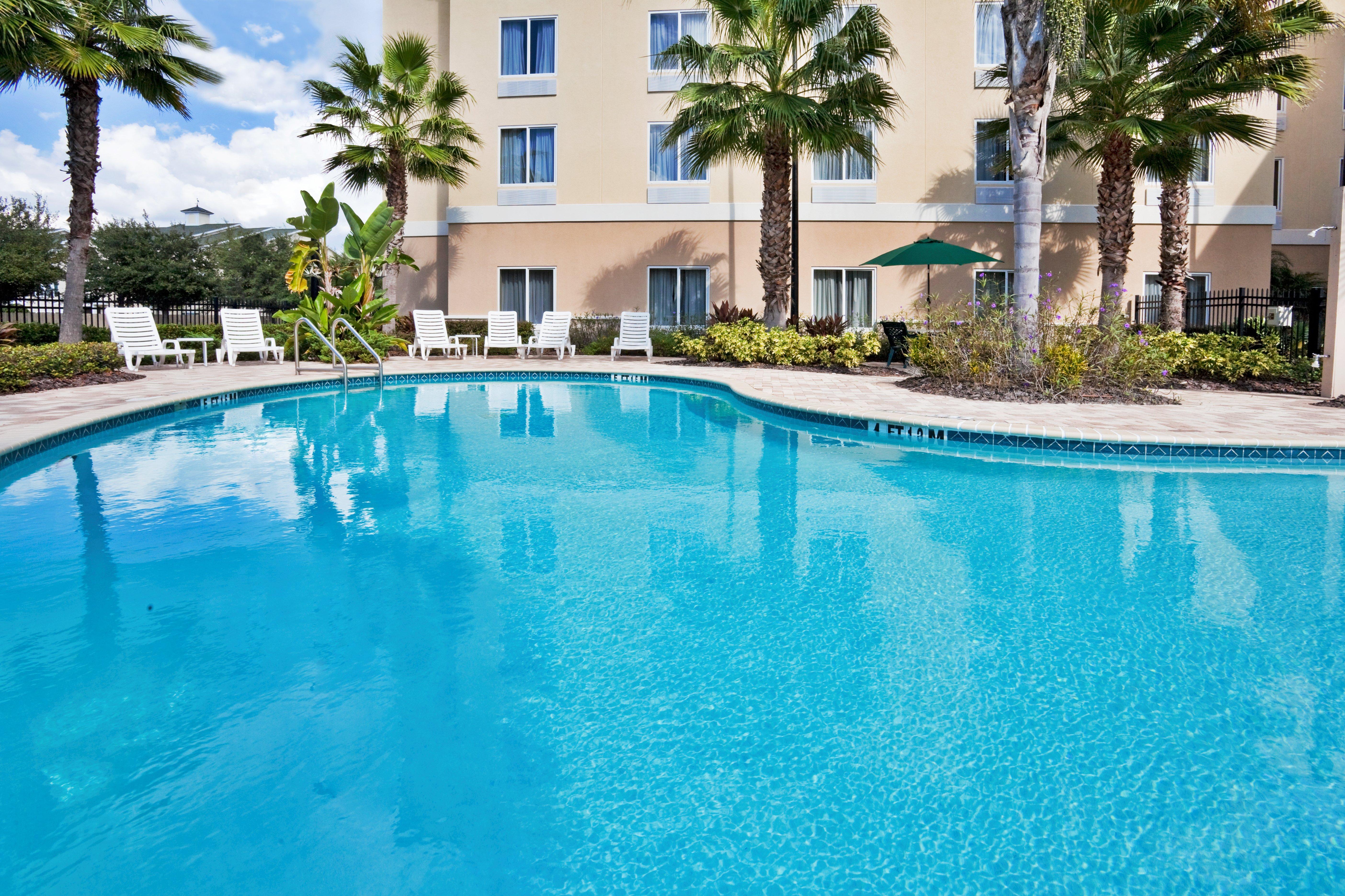 Holiday Inn Express And Suites Tampa I-75 At Bruce B. Downs, An Ihg Hotel Exterior photo